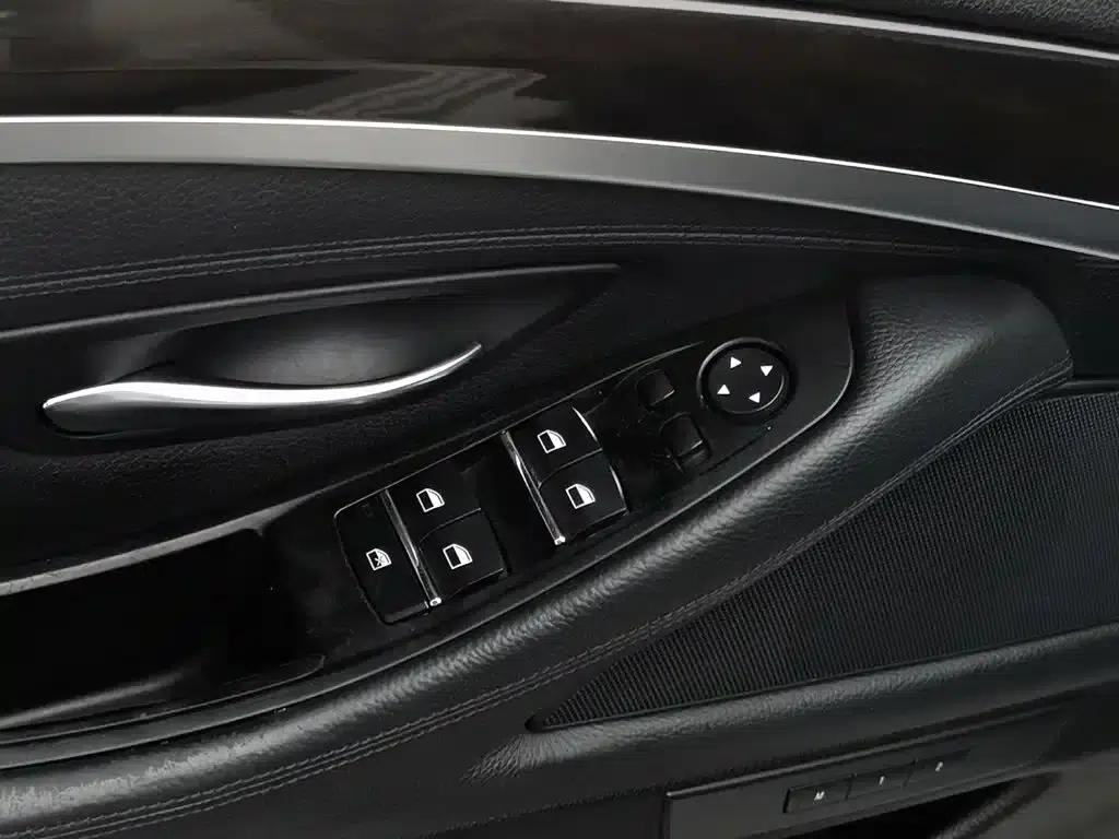 BMW 5 Series 2012 523Li Luxury — миниатюра 9