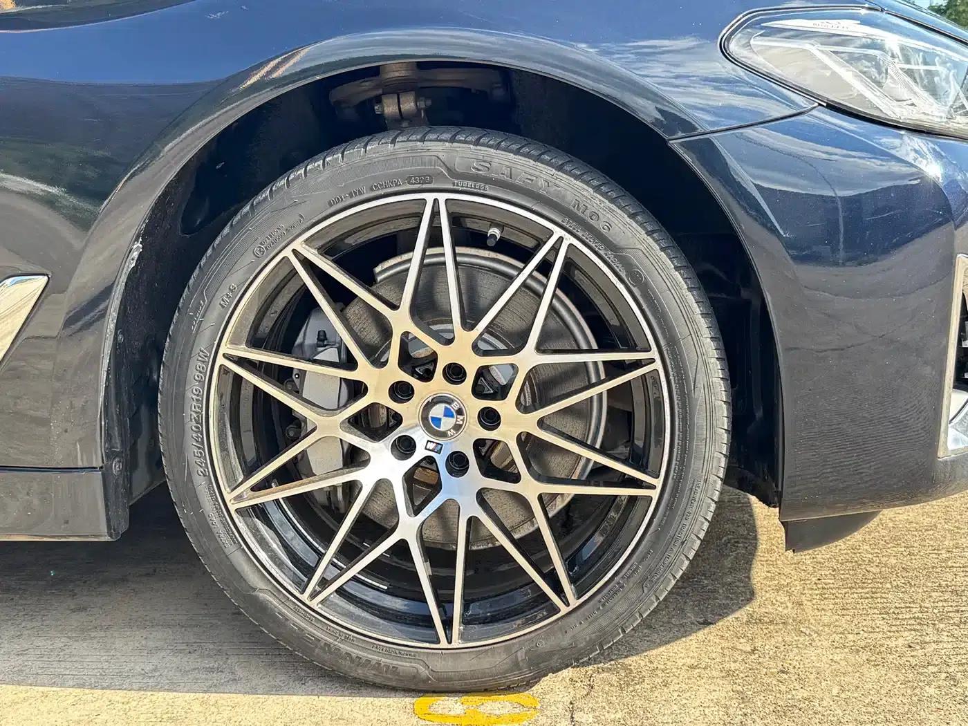 2023 BMW 5 Series 530Li Leading Luxury Package — миниатюра 11