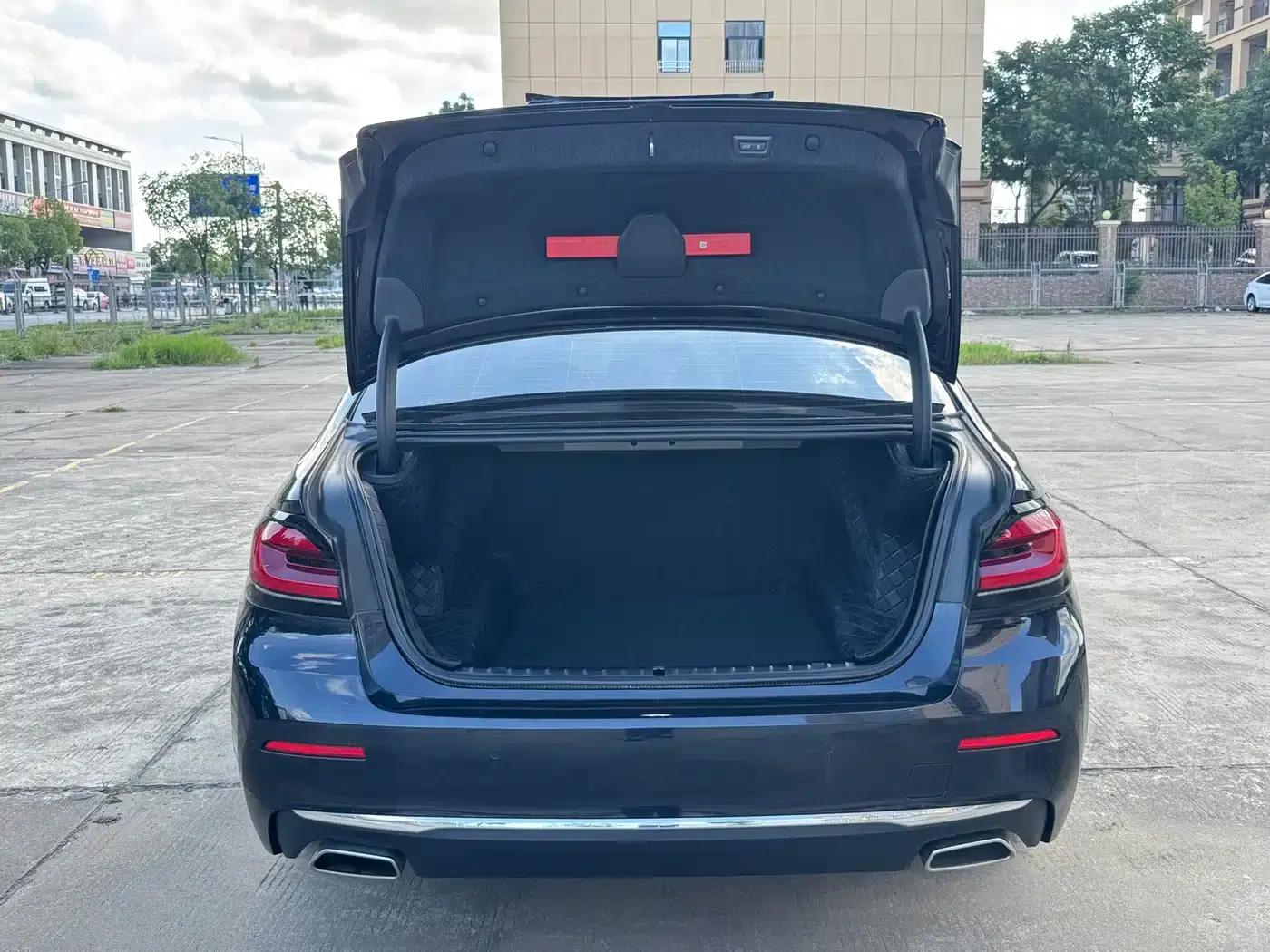 2023 BMW 5 Series 530Li Leading Luxury Package — миниатюра 17