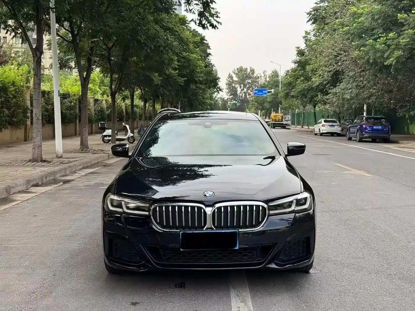 2022 BMW 5 Series 525Li M Sport Package — миниатюра 1