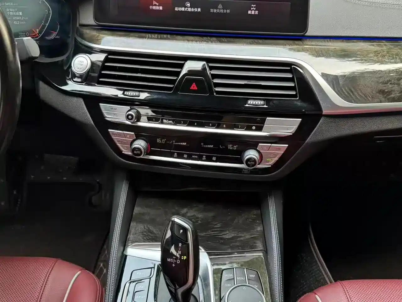 2022 BMW 5 Series 525Li M Sport Package — миниатюра 11