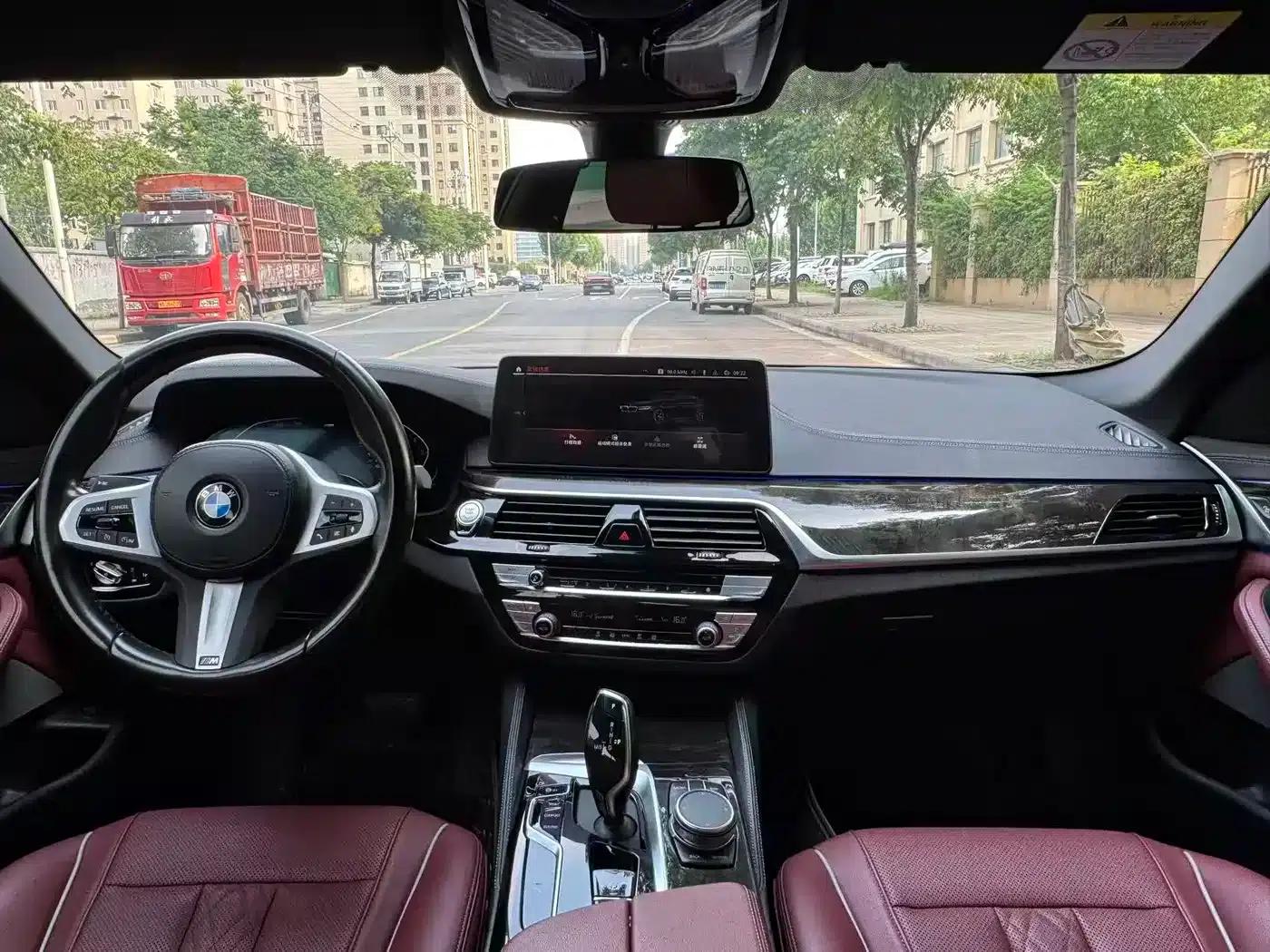 2022 BMW 5 Series 525Li M Sport Package — миниатюра 12