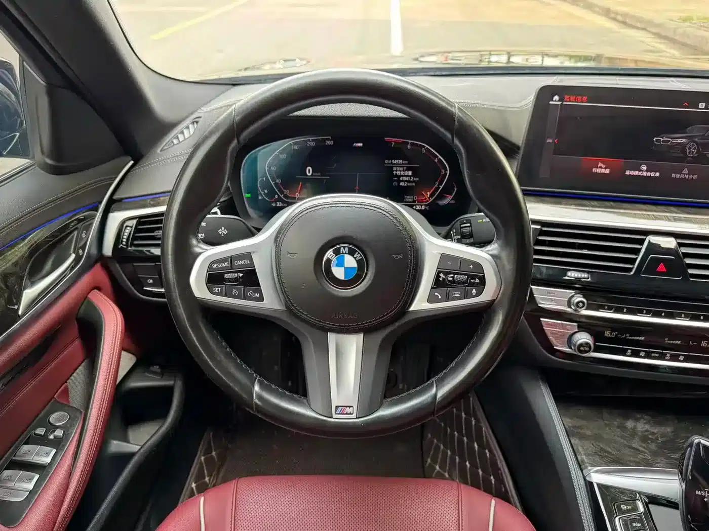 2022 BMW 5 Series 525Li M Sport Package — миниатюра 13