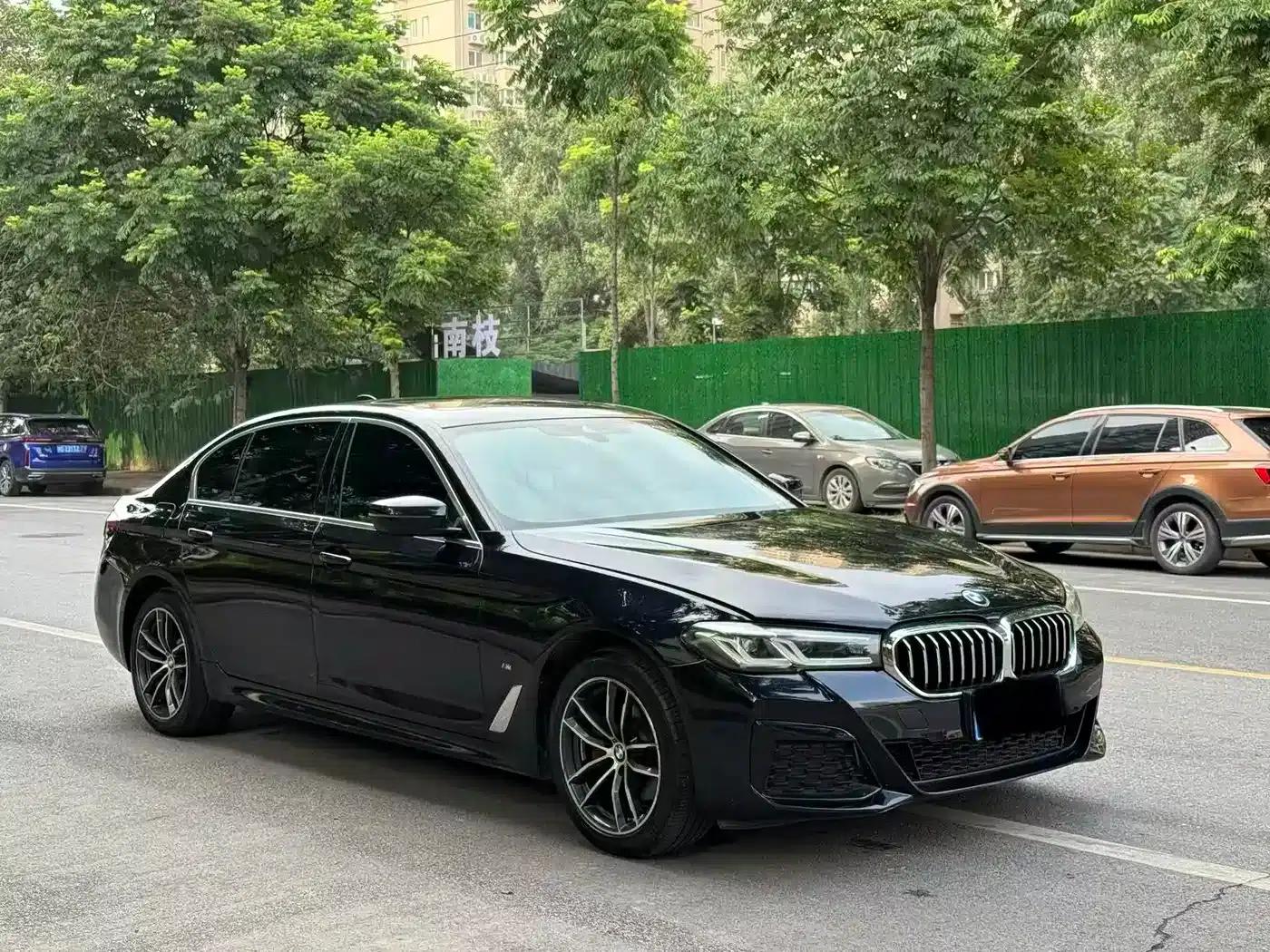 2022 BMW 5 Series 525Li M Sport Package — миниатюра 3