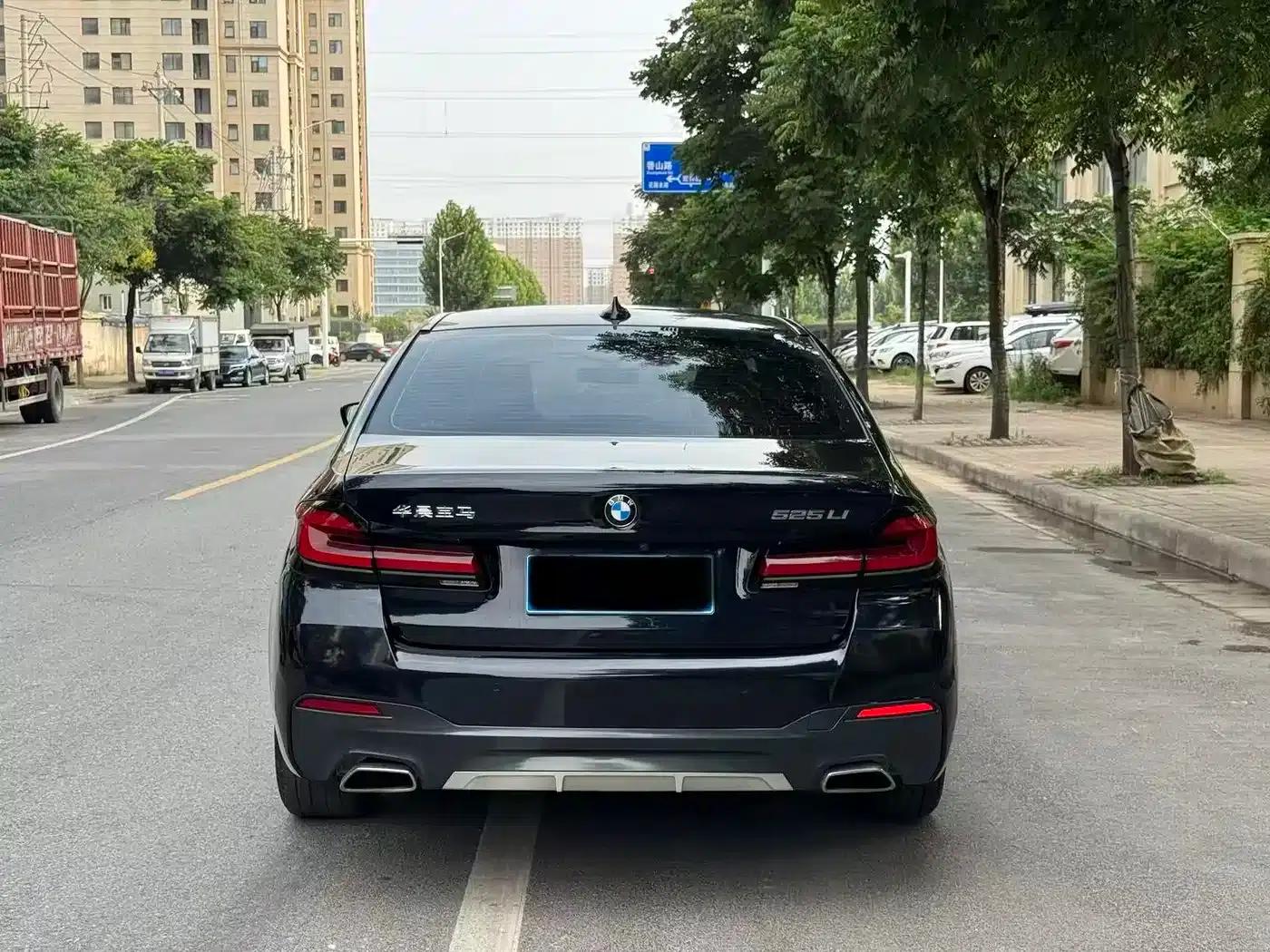 2022 BMW 5 Series 525Li M Sport Package — миниатюра 5