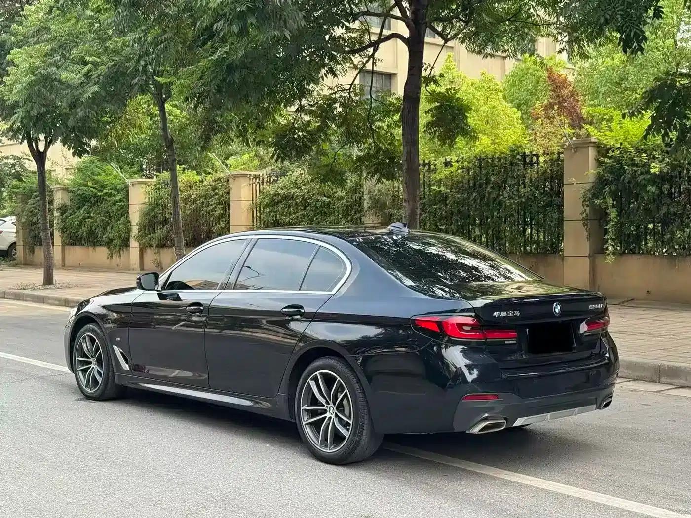 2022 BMW 5 Series 525Li M Sport Package — миниатюра 6