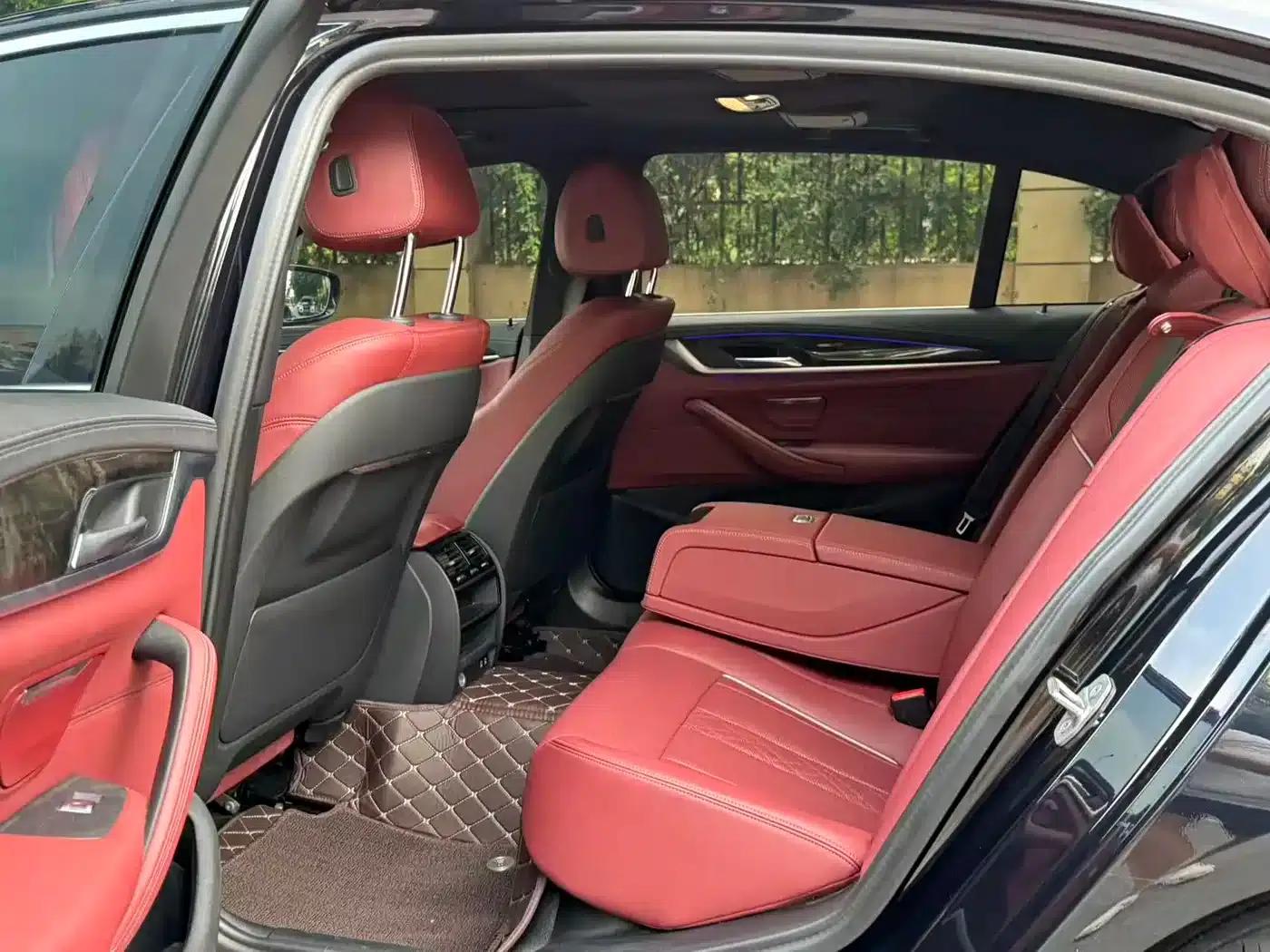 2022 BMW 5 Series 525Li M Sport Package — миниатюра 9