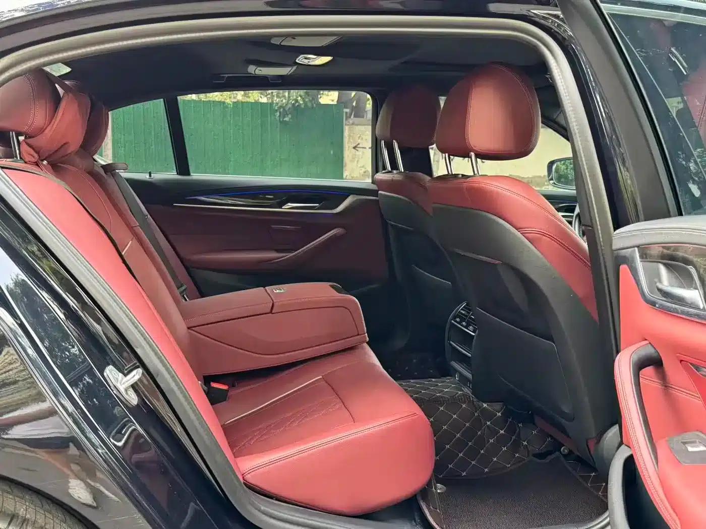 2022 BMW 5 Series 525Li M Sport Package — миниатюра 10