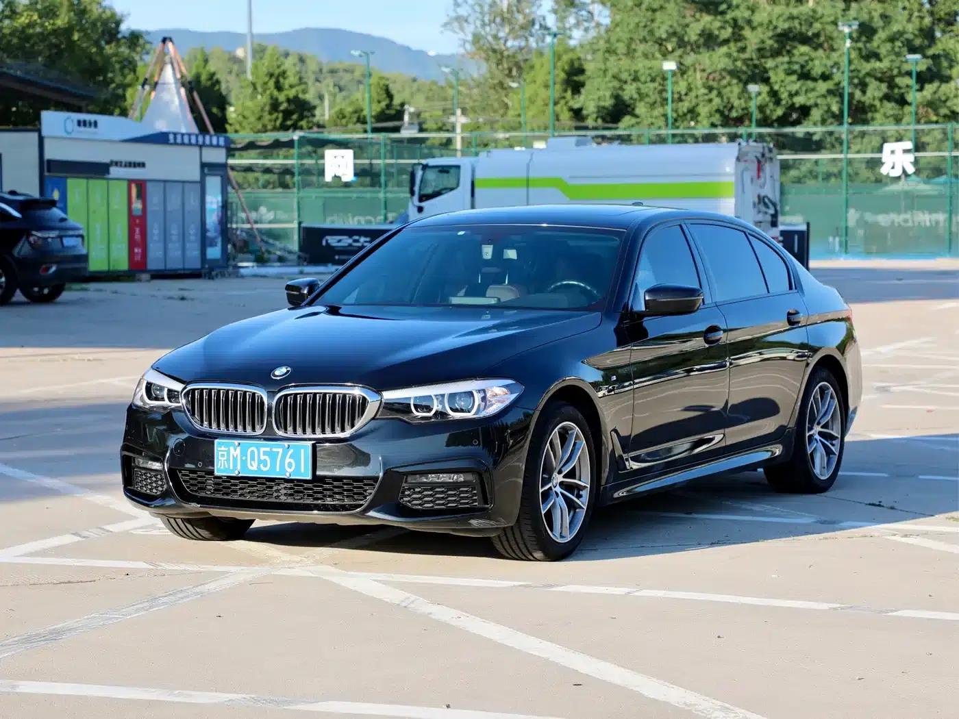 2019 BMW 5 Series 525Li M Sport Package — миниатюра 1