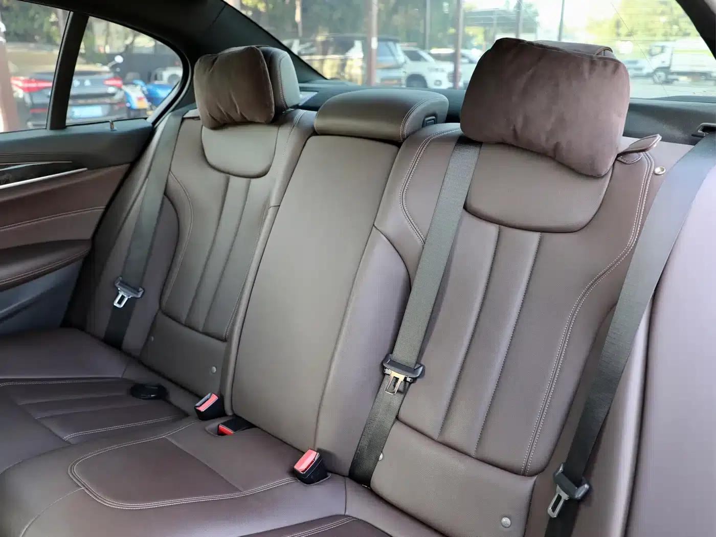 2019 BMW 5 Series 525Li M Sport Package — миниатюра 14