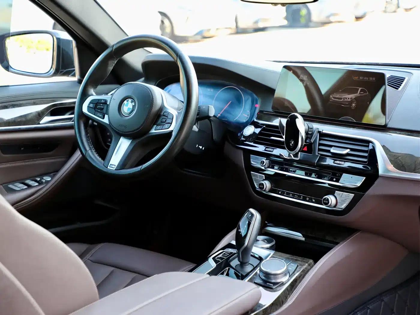 2019 BMW 5 Series 525Li M Sport Package — миниатюра 17