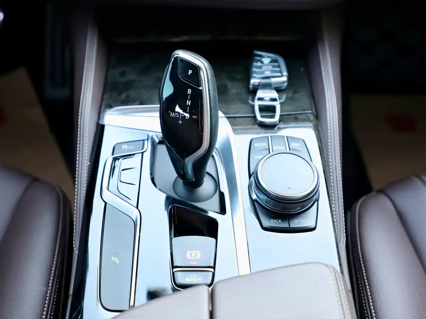 2019 BMW 5 Series 525Li M Sport Package — миниатюра 4