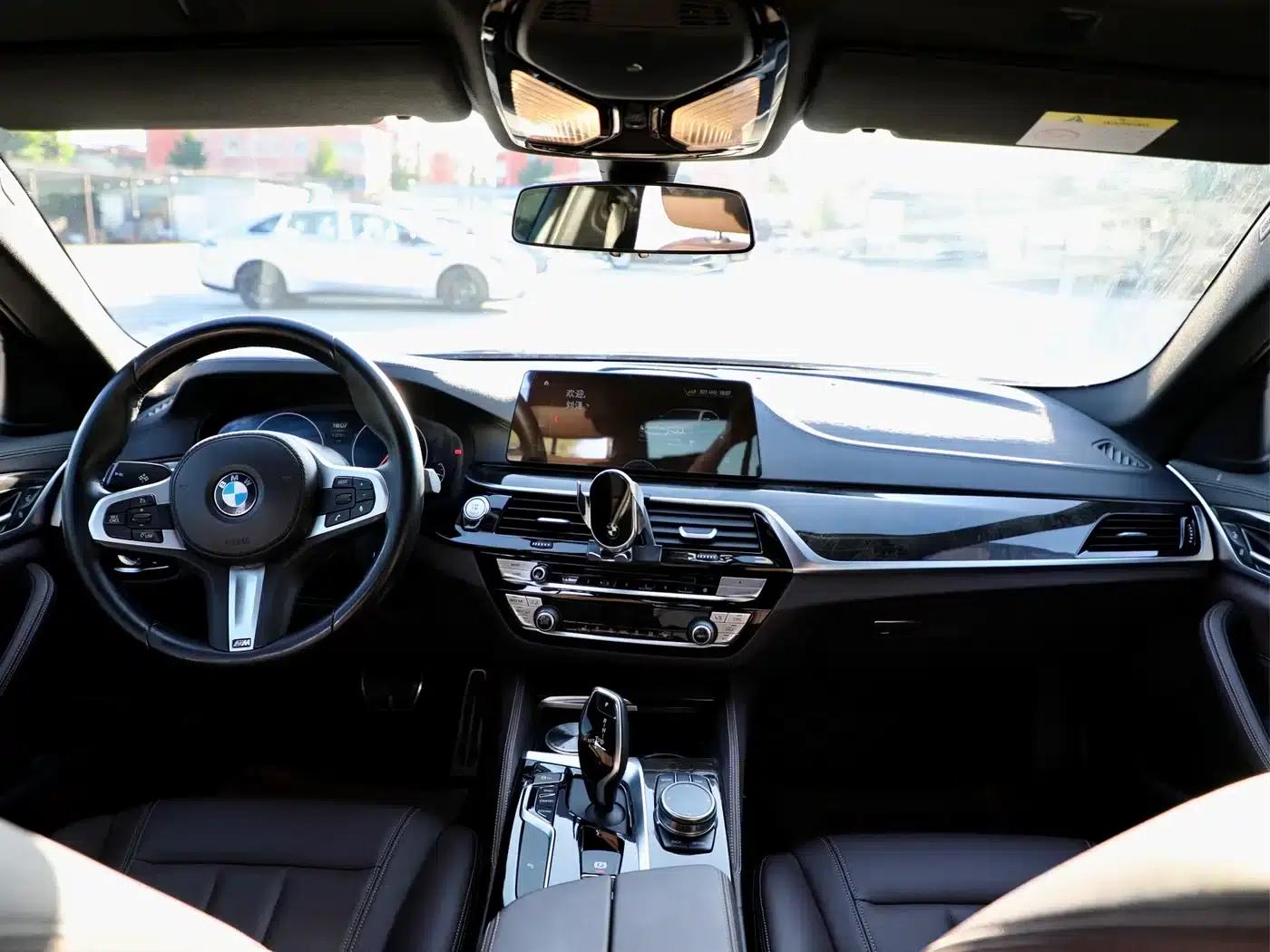 2019 BMW 5 Series 525Li M Sport Package — миниатюра 9