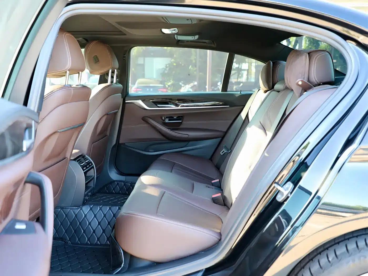 2019 BMW 5 Series 525Li M Sport Package — миниатюра 10