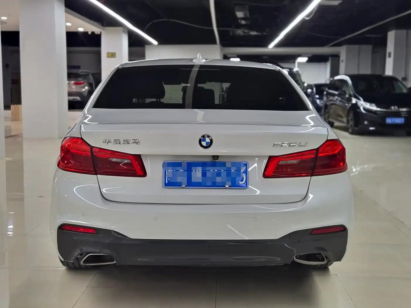 2020 BMW 5 Series 525Li M Sport Package — миниатюра 4