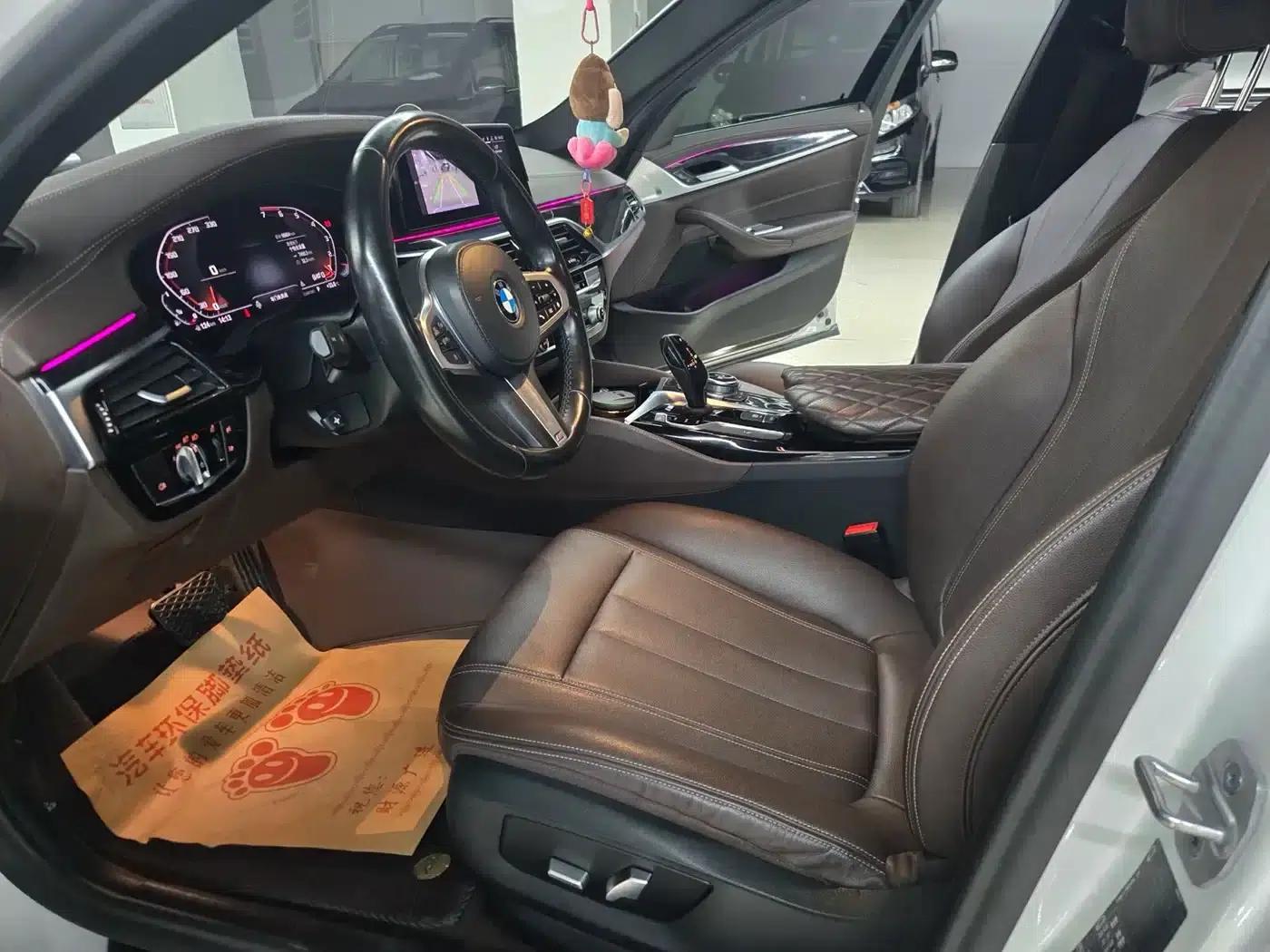 2020 BMW 5 Series 525Li M Sport Package — миниатюра 8