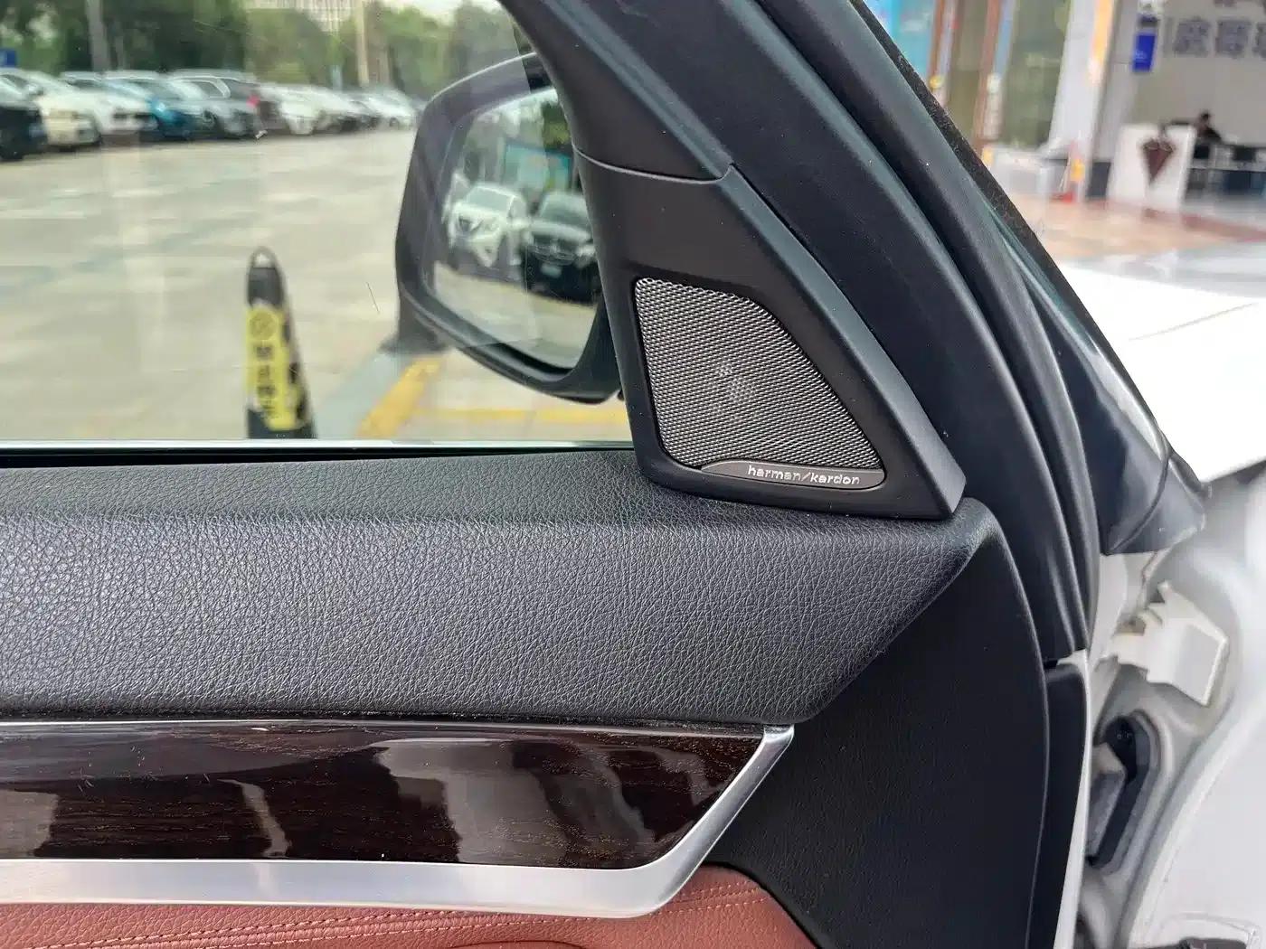 2014 BMW 5 Series 528Li Leading Edition — миниатюра 4