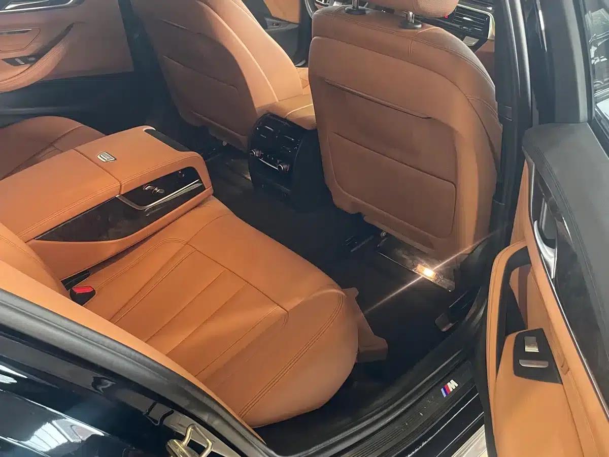 2019 BMW 5 Series 530Li Leading Edition M Sport Package — миниатюра 7
