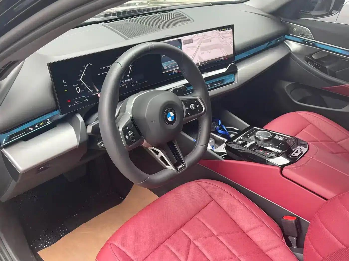 2025 BMW 5 Series 530Li Leading Edition M Sport Package — миниатюра 3