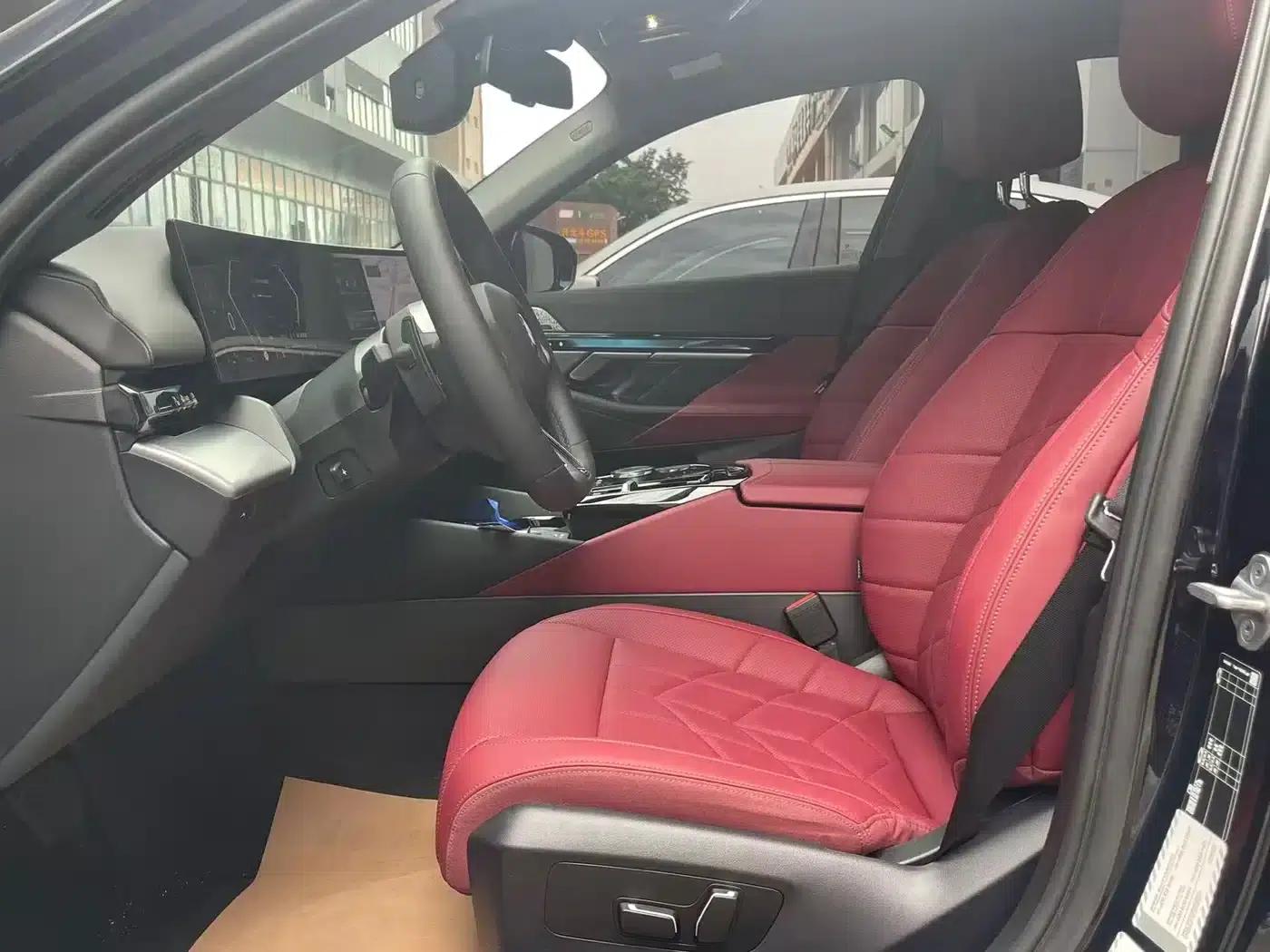 2025 BMW 5 Series 530Li Leading Edition M Sport Package — миниатюра 4