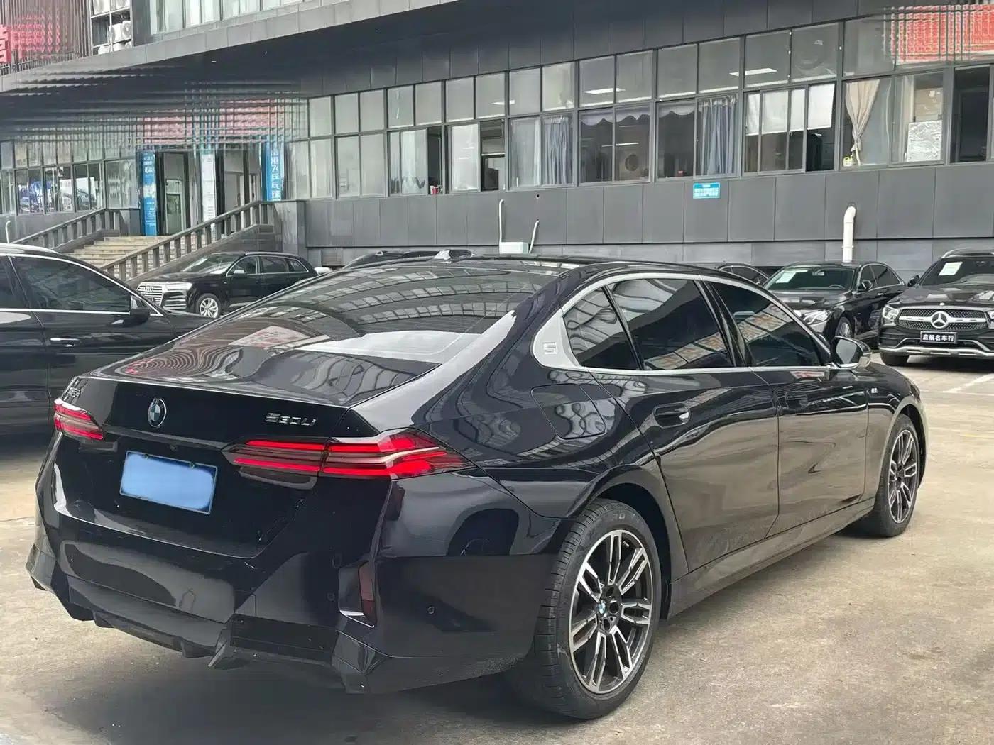 2025 BMW 5 Series 530Li Leading Edition M Sport Package — миниатюра 6