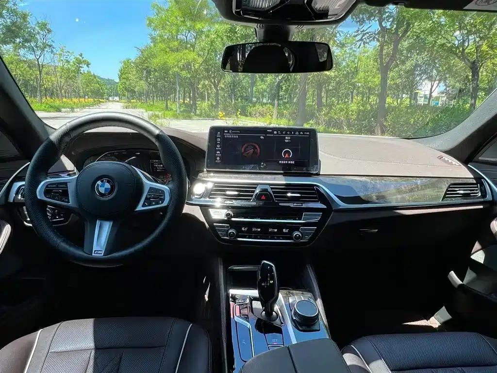 2021 BMW 5 Series 525Li M Sport Package — миниатюра 7