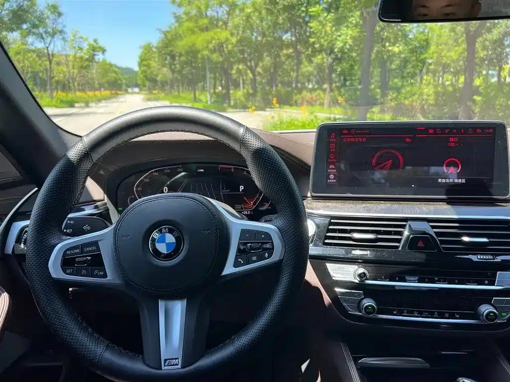 2021 BMW 5 Series 525Li M Sport Package — миниатюра 9