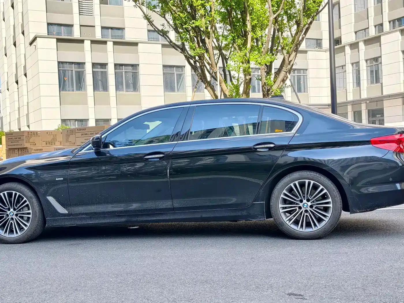 2018 BMW 5 Series Facelift 530Li Luxury Package — миниатюра 2
