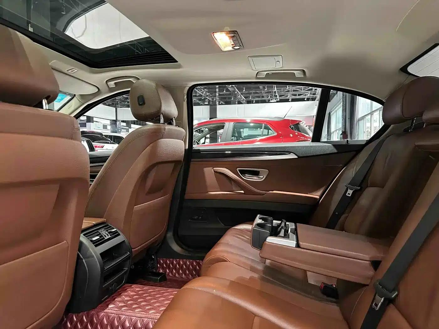 2014 BMW 5 Series 520Li Elegant Edition — миниатюра 14