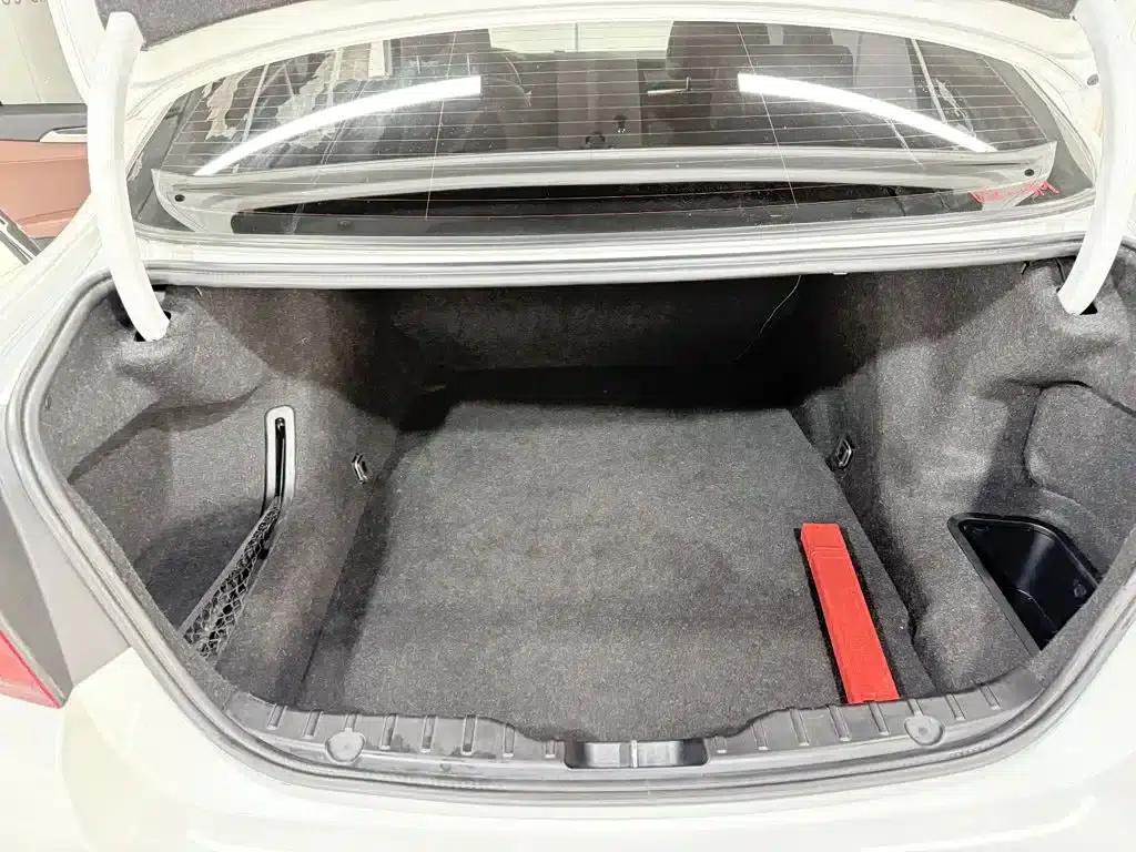 2014 BMW 5 Series 520Li Elegant Edition — миниатюра 13