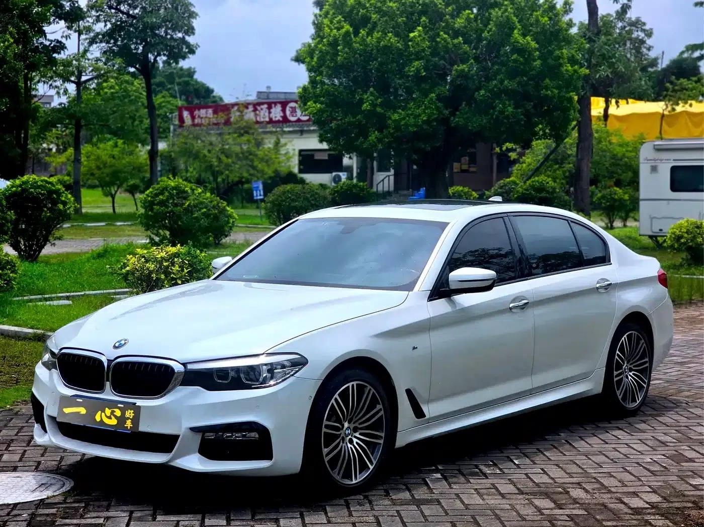 2018 BMW 5 Series 530Li Leading Edition M Sport Package — миниатюра 1