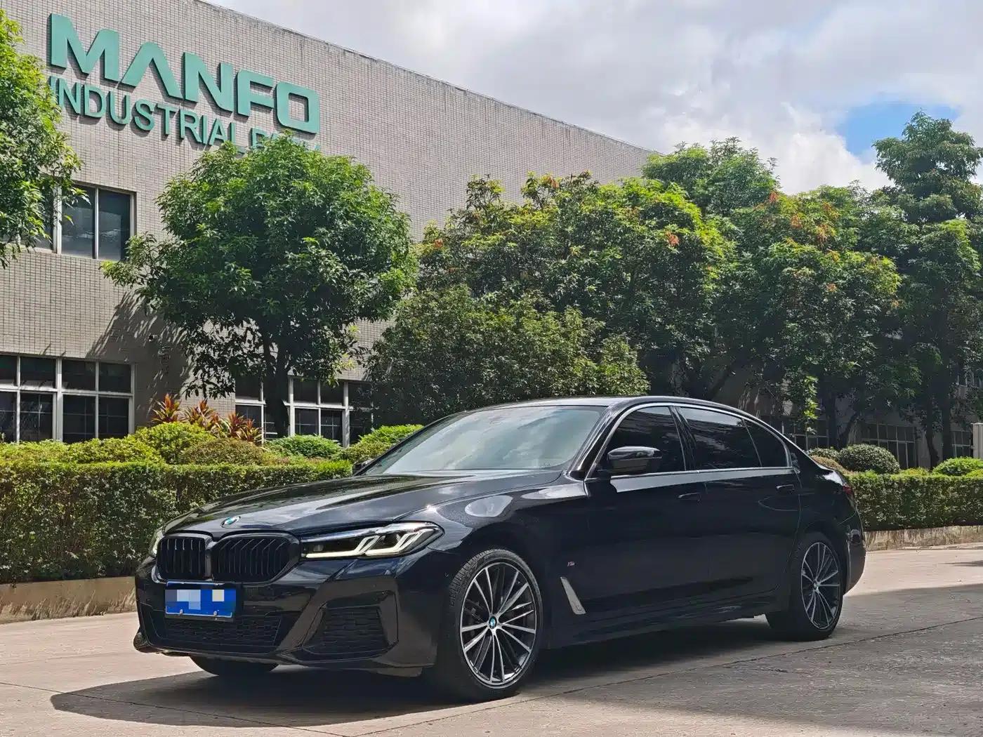 2022 BMW 5 Series 530Li Leading Edition M Sport Package — миниатюра 1