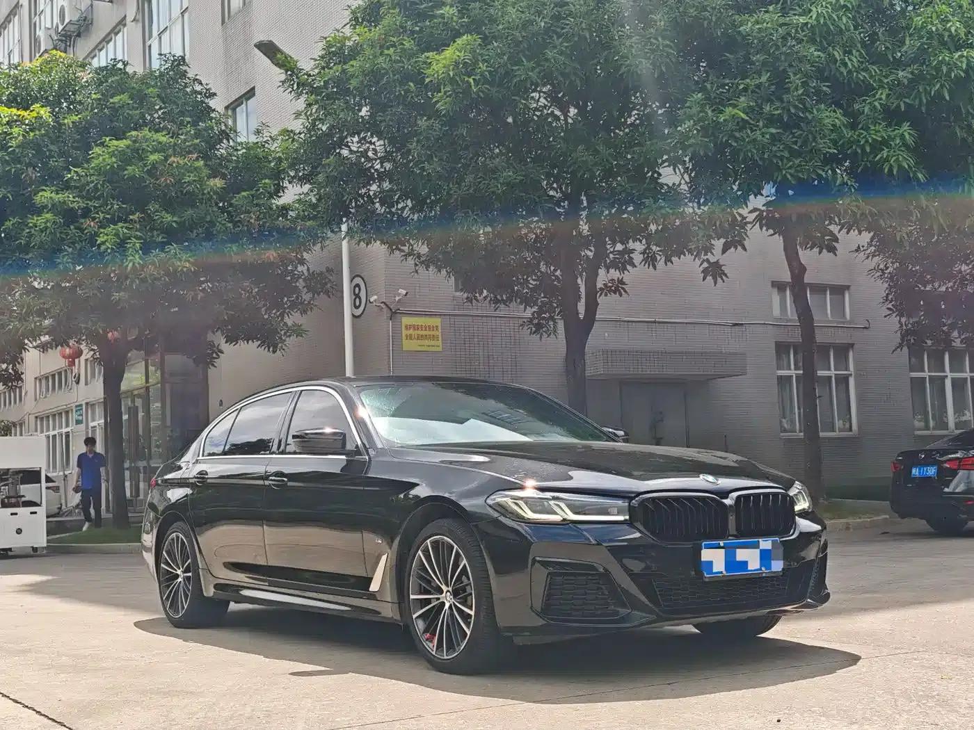2022 BMW 5 Series 530Li Leading Edition M Sport Package — миниатюра 3
