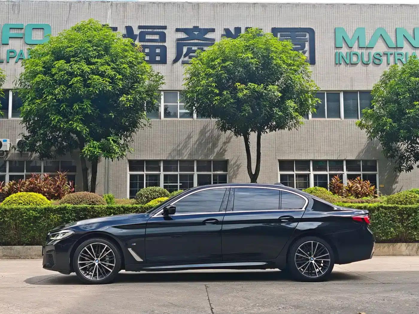 2022 BMW 5 Series 530Li Leading Edition M Sport Package — миниатюра 4