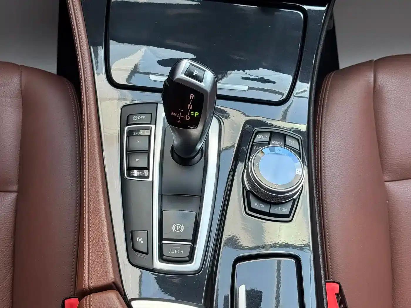 2014 BMW 5 Series 520Li Elegant Edition — миниатюра 15