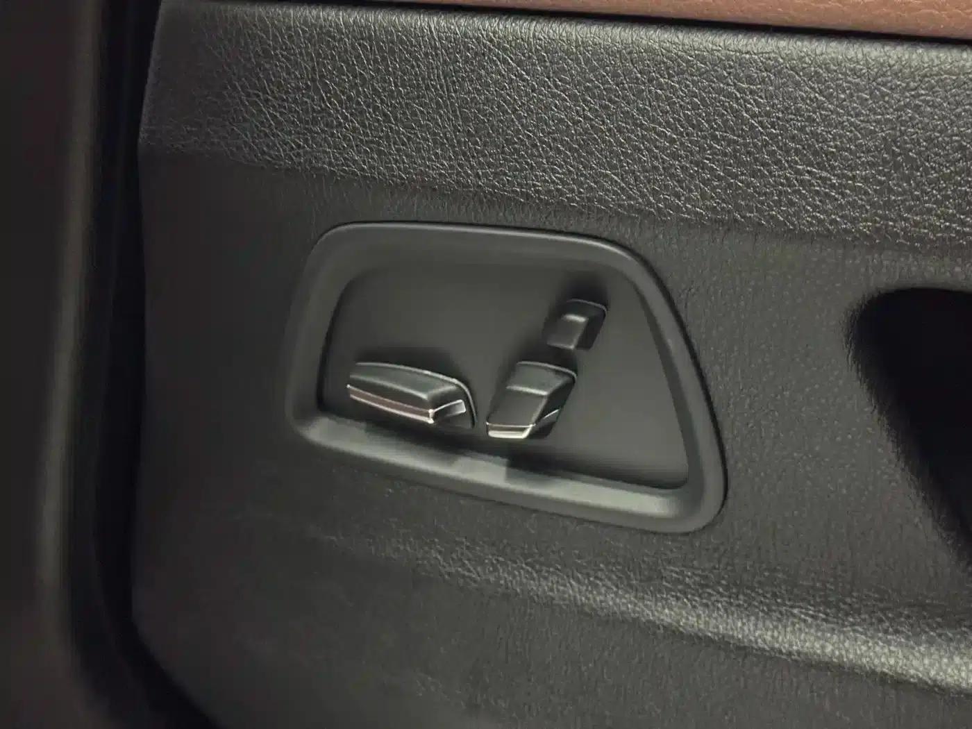 2014 BMW 5 Series 520Li Elegant Edition — миниатюра 16