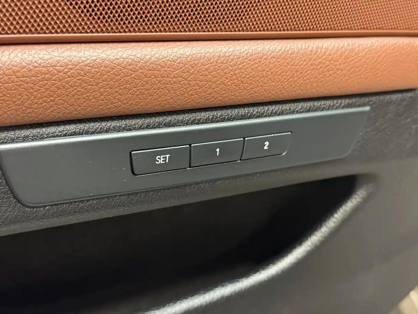 2014 BMW 5 Series 520Li Elegant Edition — миниатюра 17