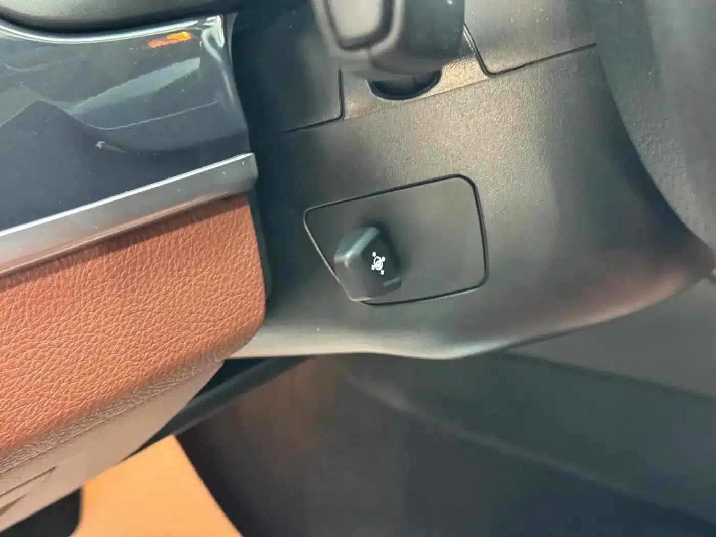 2014 BMW 5 Series 520Li Elegant Edition — миниатюра 18