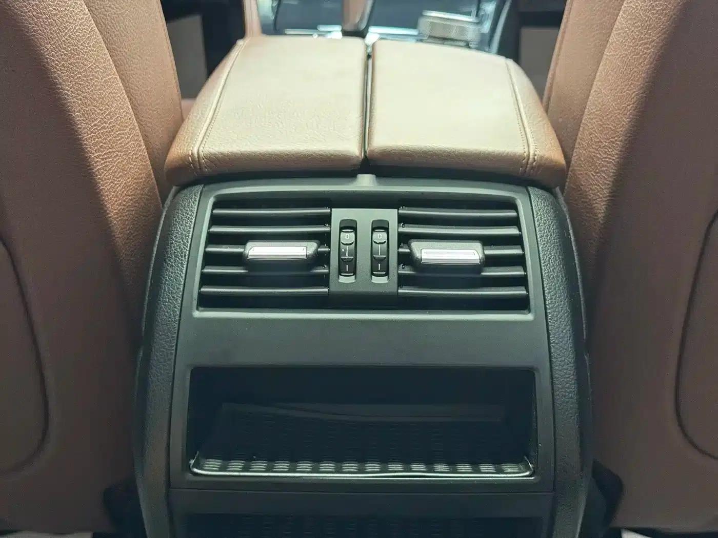 2014 BMW 5 Series 520Li Elegant Edition — миниатюра 19