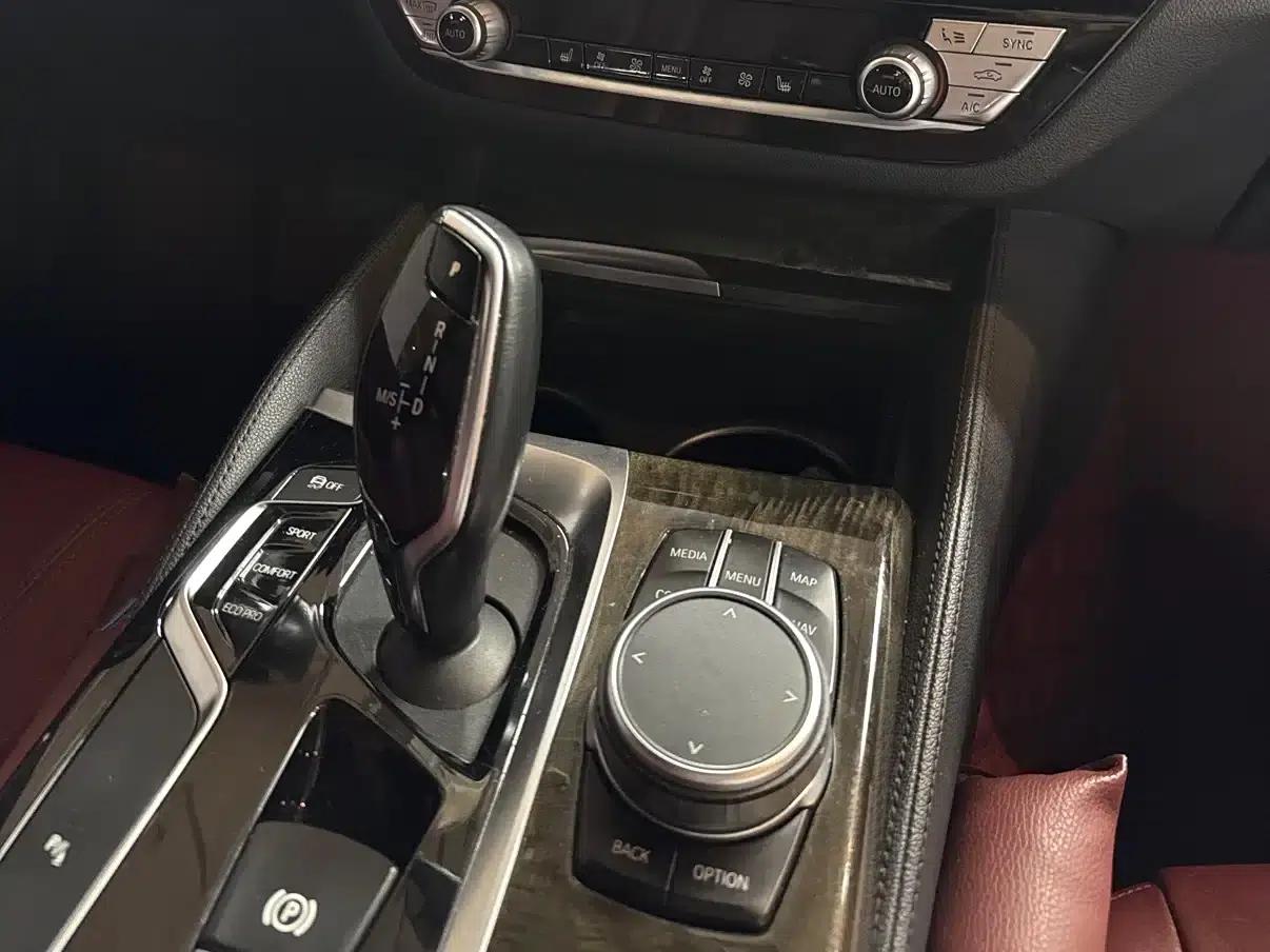 2020 BMW 5 Series 530Li Leading Edition M Sport Package — миниатюра 13