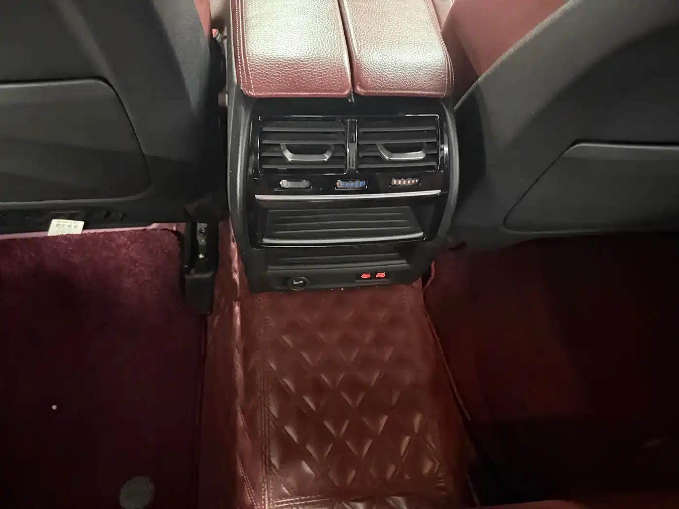 2020 BMW 5 Series 530Li Leading Edition M Sport Package — миниатюра 7