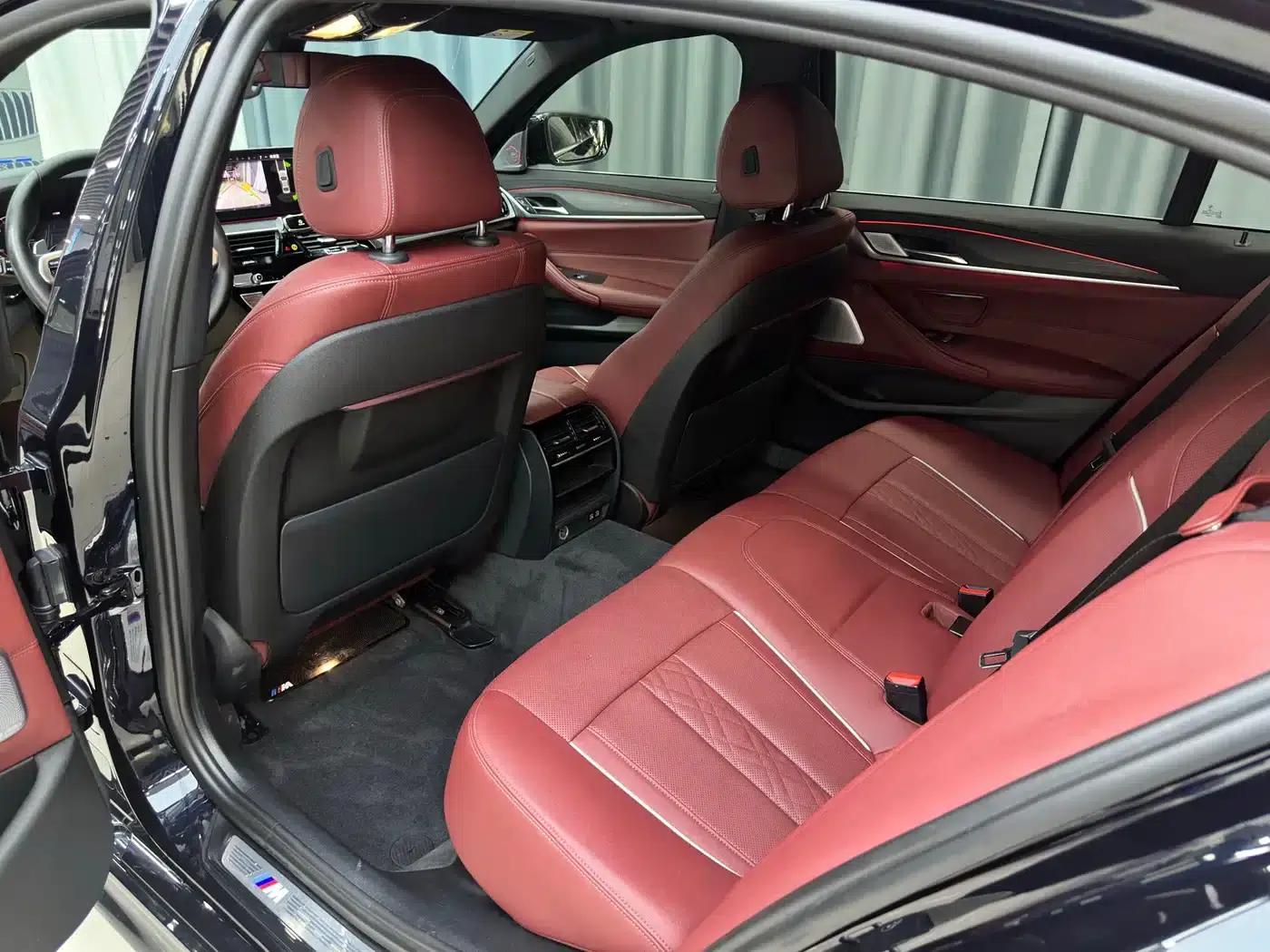 2022 BMW 5 Series 530Li Leading Edition M Sport Package — миниатюра 11