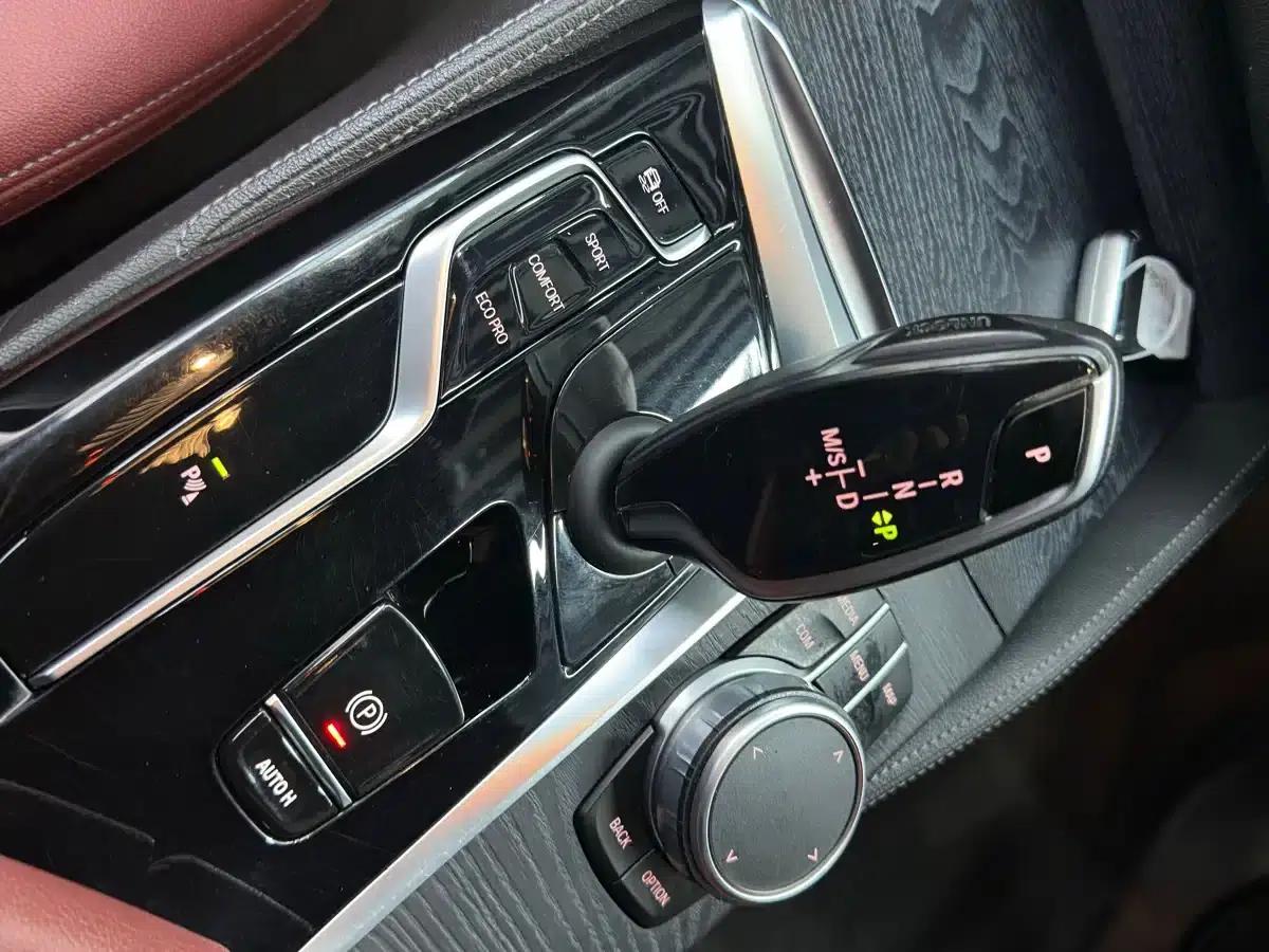 2022 BMW 5 Series 530Li Leading Edition M Sport Package — миниатюра 13