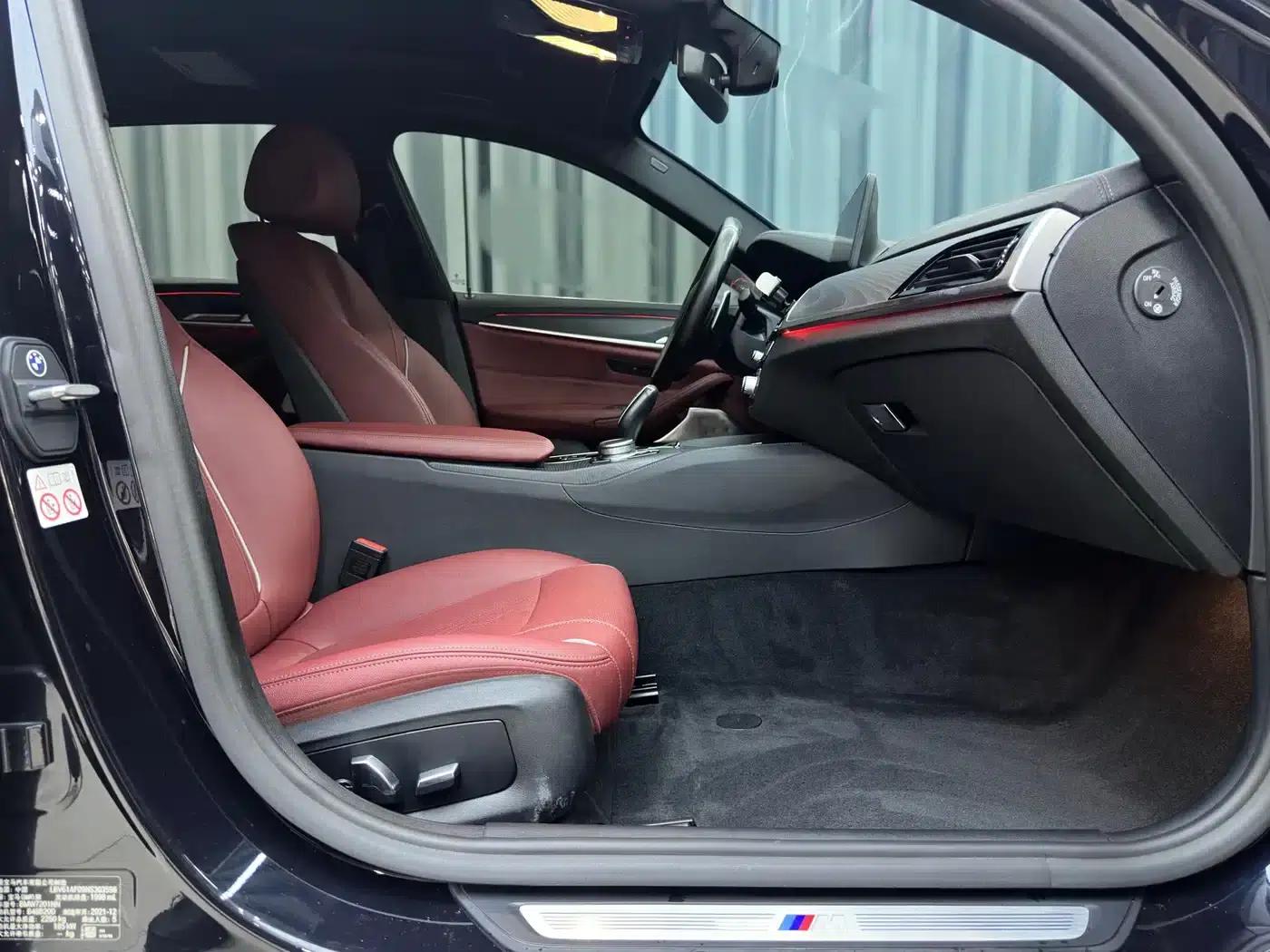 2022 BMW 5 Series 530Li Leading Edition M Sport Package — миниатюра 17