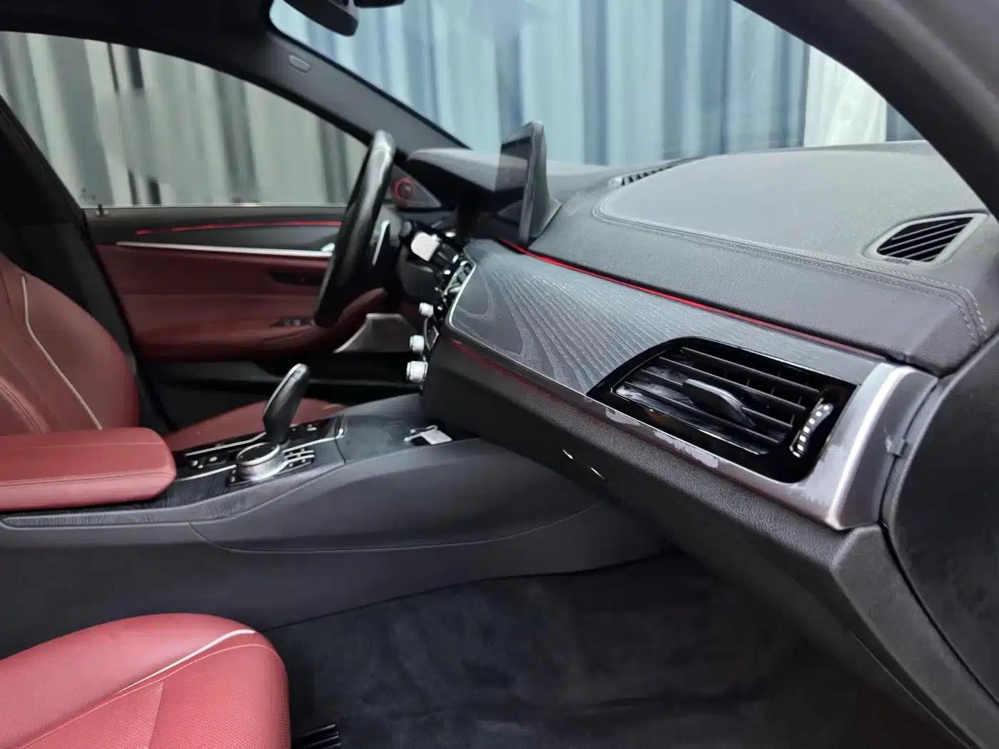 2022 BMW 5 Series 530Li Leading Edition M Sport Package — миниатюра 21