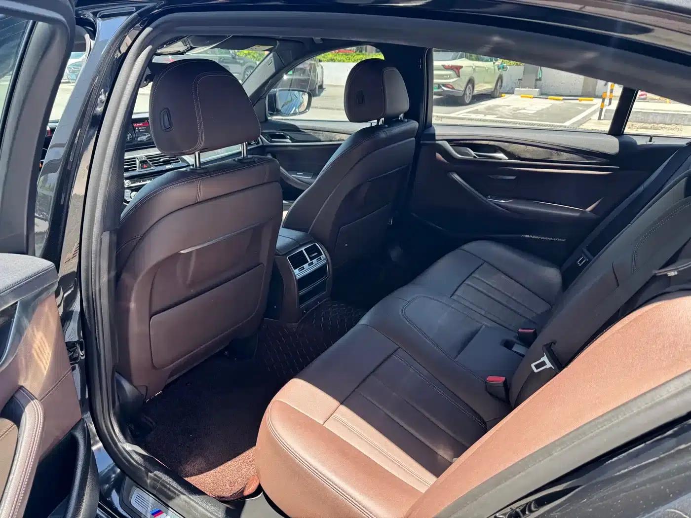 2019 BMW 5 Series 525Li M Sport Package — миниатюра 11