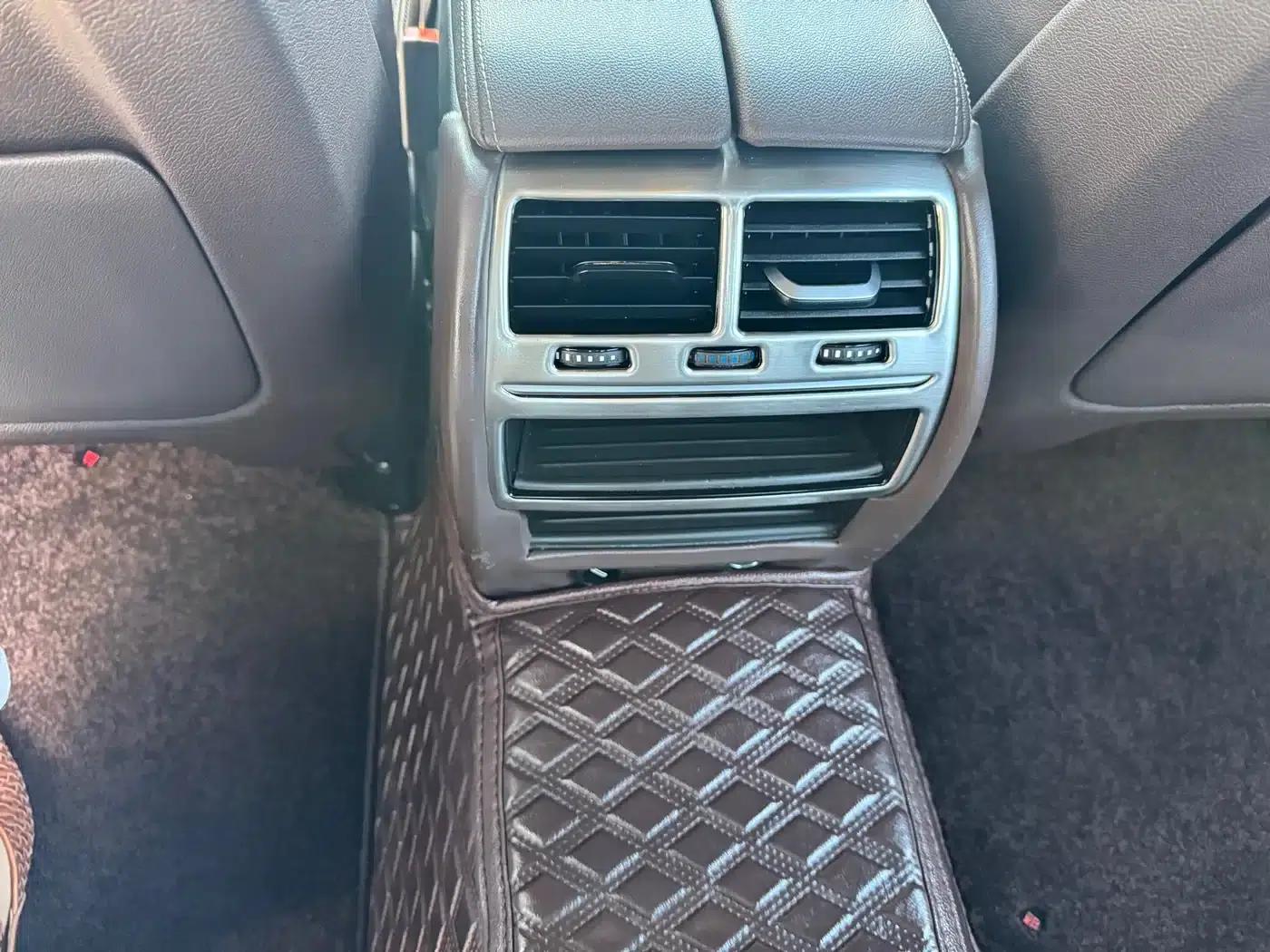 2019 BMW 5 Series 525Li M Sport Package — миниатюра 4