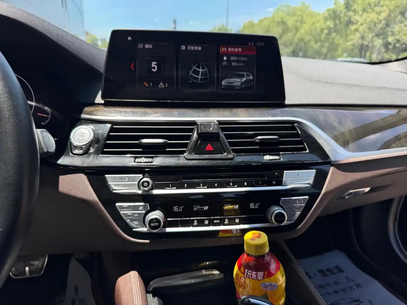 2019 BMW 5 Series 525Li M Sport Package — миниатюра 8