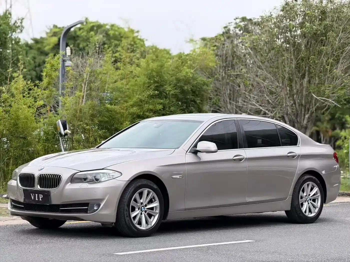 BMW 5 Series 2013 520Li Elegant Edition — миниатюра 1