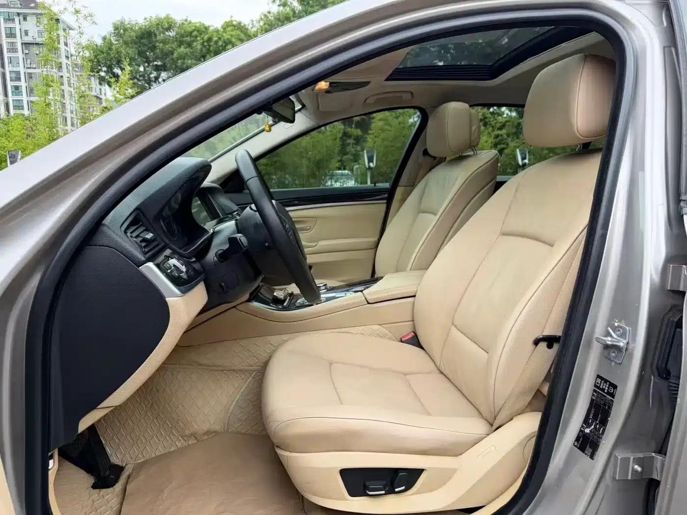 BMW 5 Series 2013 520Li Elegant Edition — миниатюра 3
